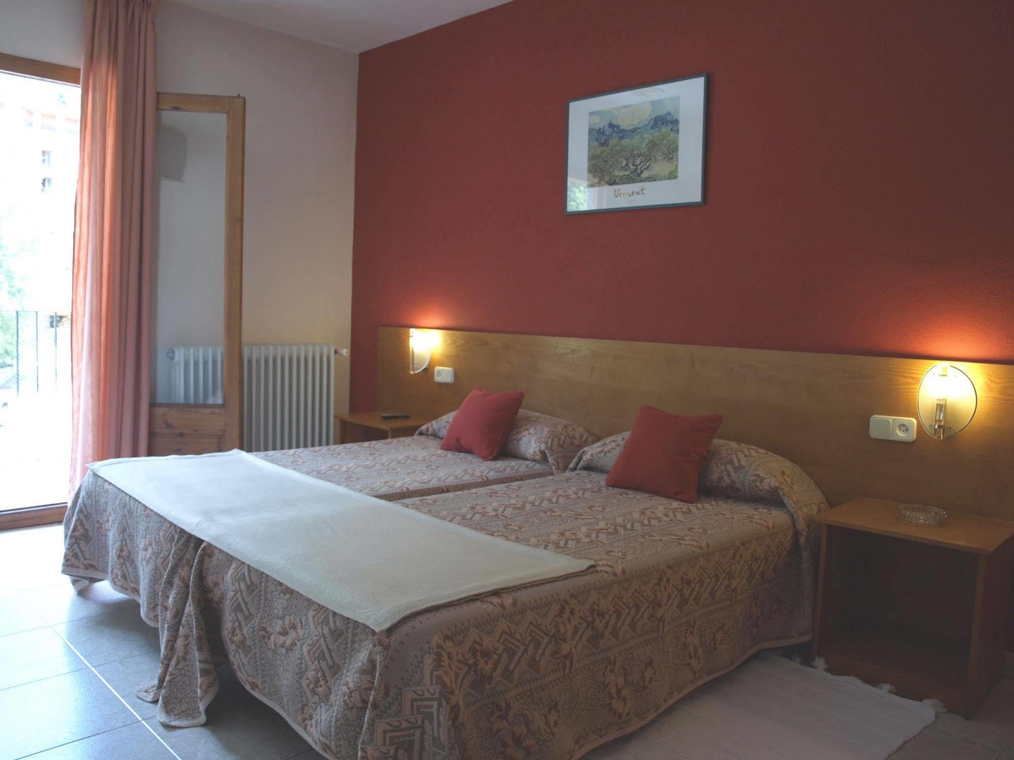 Hotel La Farga รีโปลล์ ภายนอก รูปภาพ
