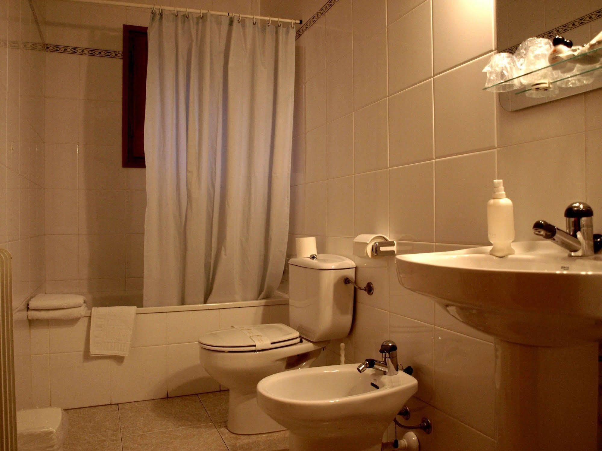 Hotel La Farga รีโปลล์ ภายนอก รูปภาพ