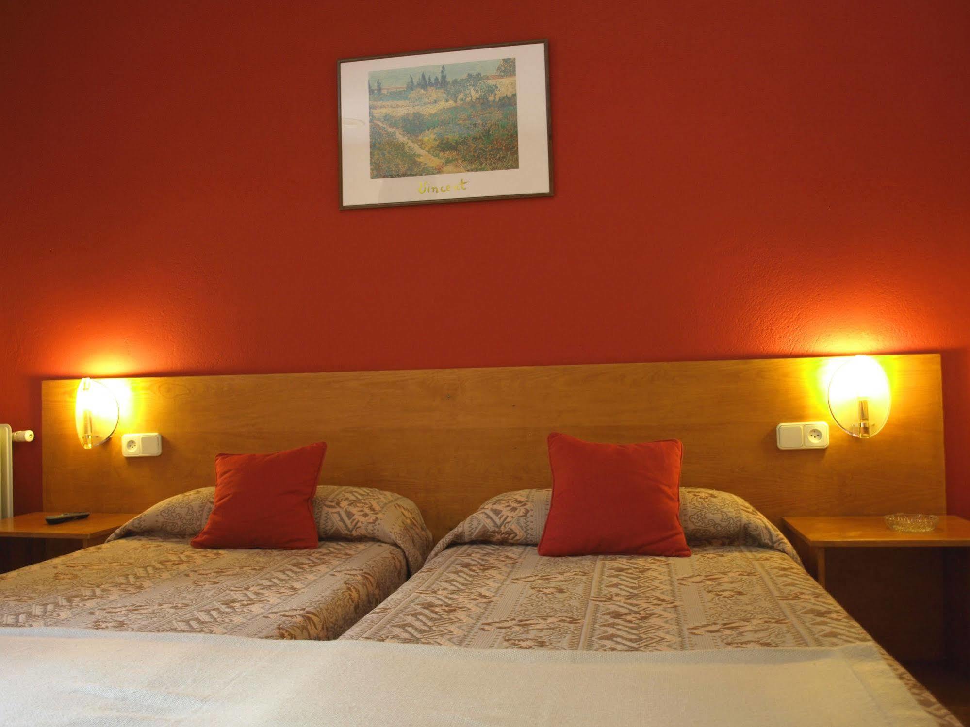 Hotel La Farga รีโปลล์ ภายนอก รูปภาพ