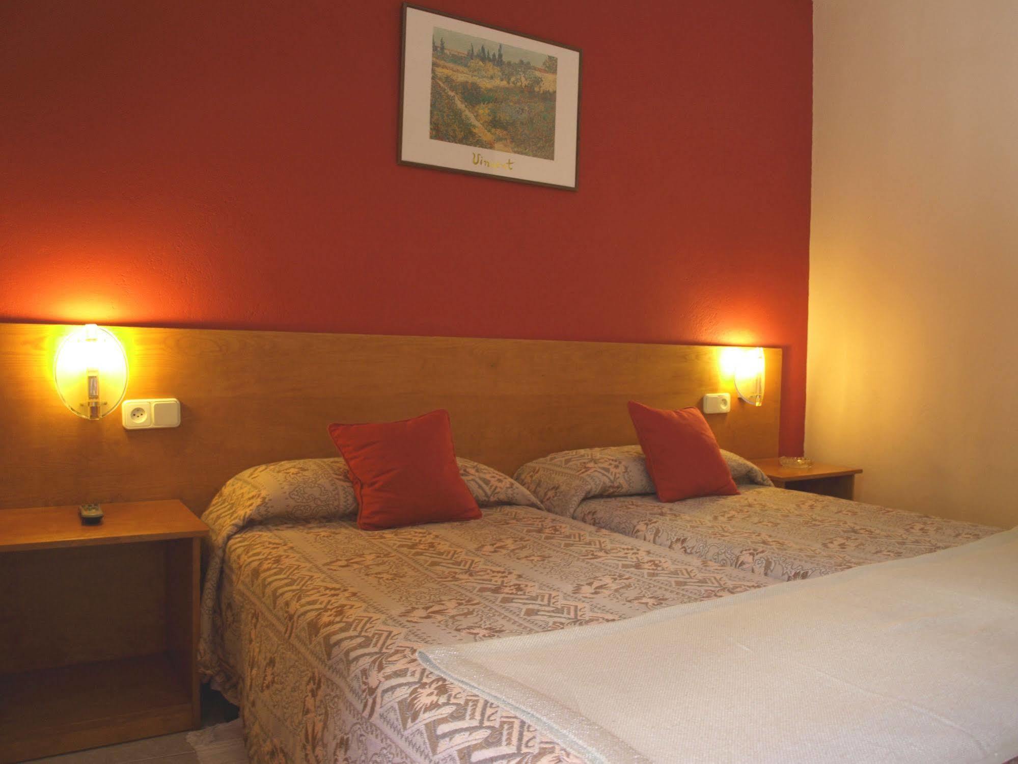 Hotel La Farga รีโปลล์ ภายนอก รูปภาพ