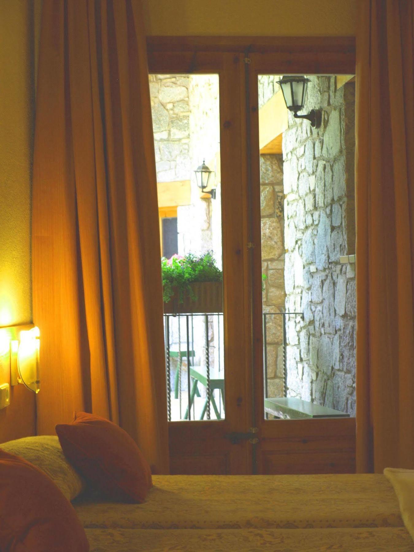 Hotel La Farga รีโปลล์ ภายนอก รูปภาพ