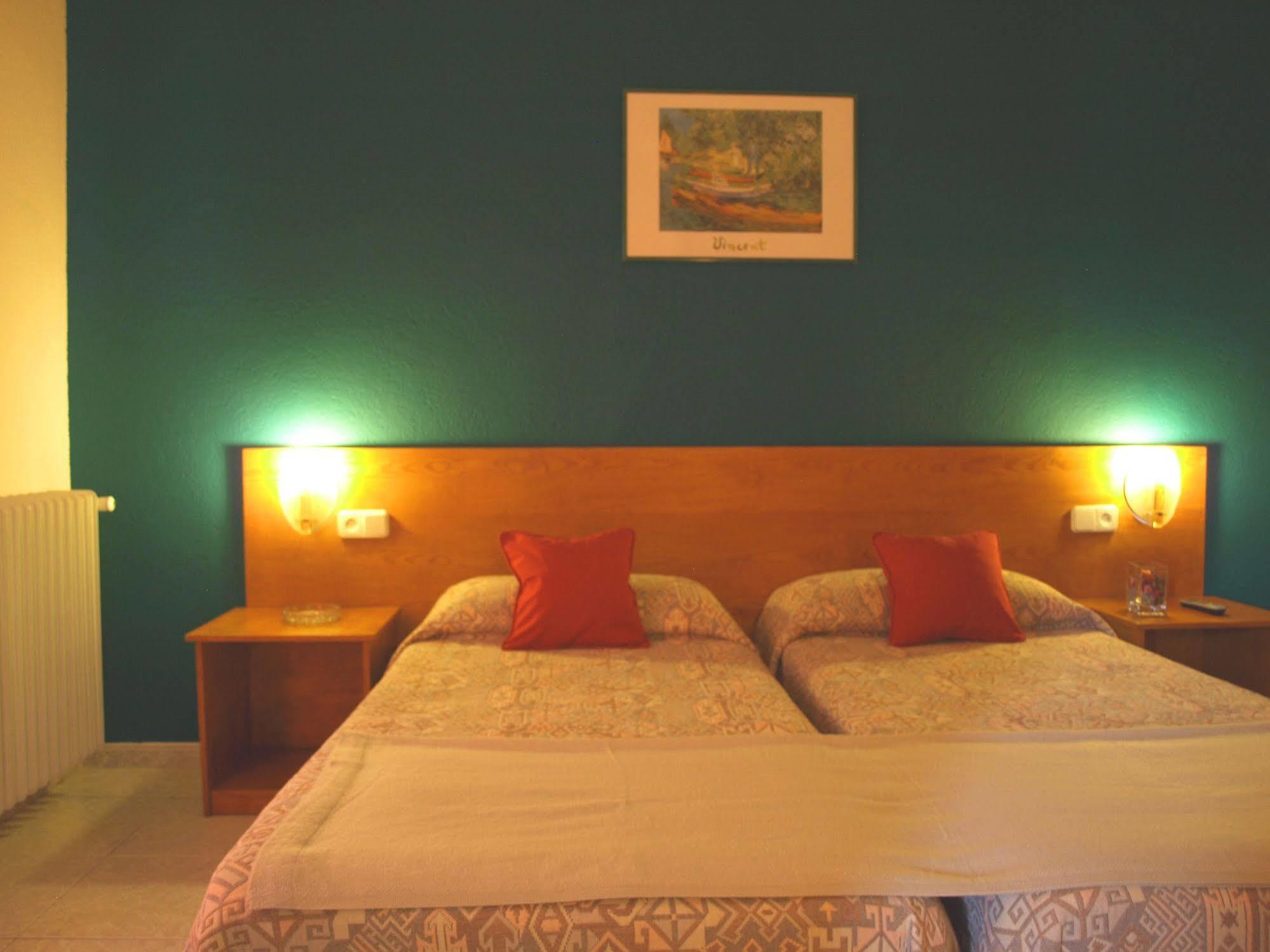 Hotel La Farga รีโปลล์ ภายนอก รูปภาพ