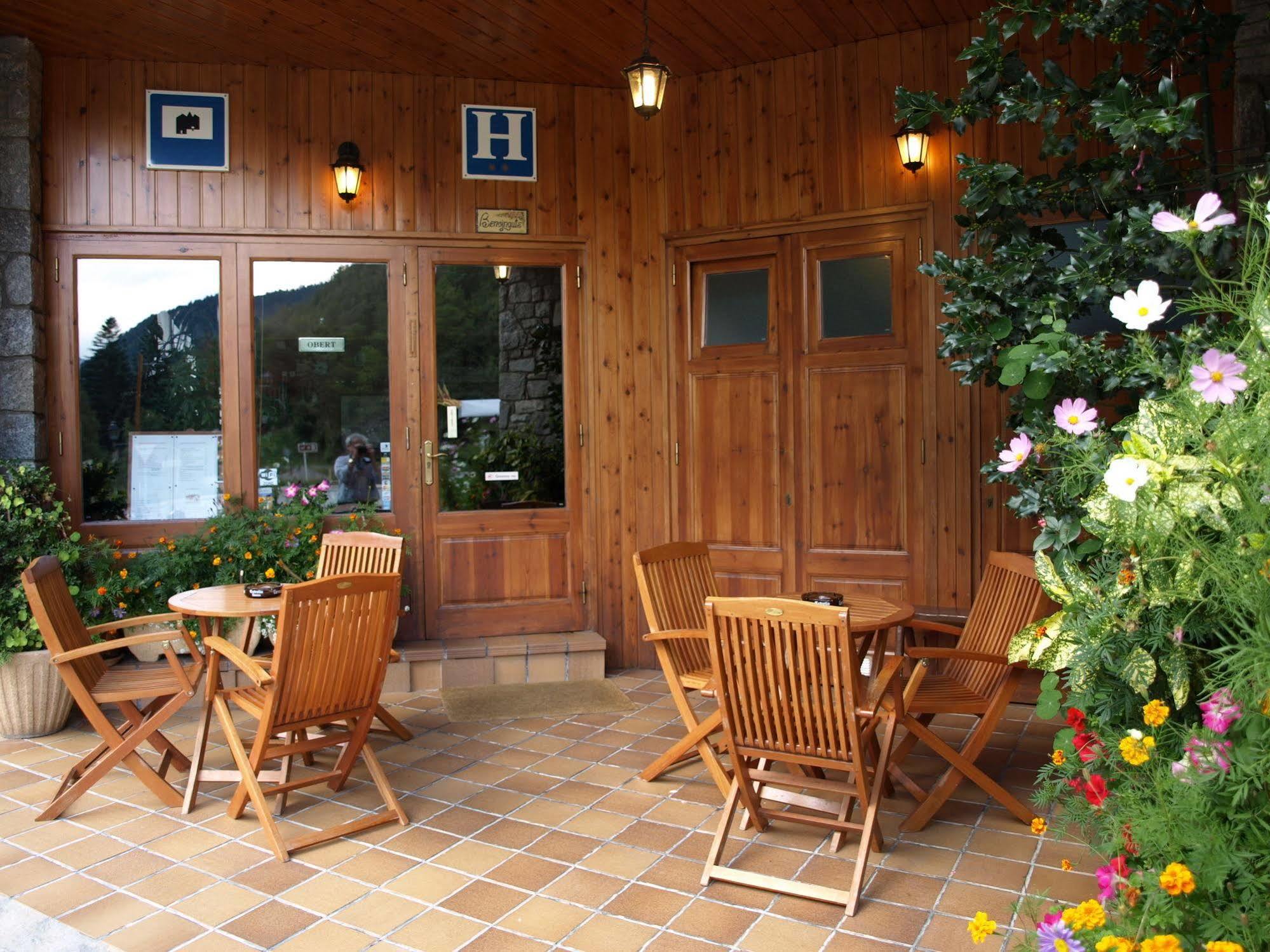 Hotel La Farga รีโปลล์ ภายนอก รูปภาพ
